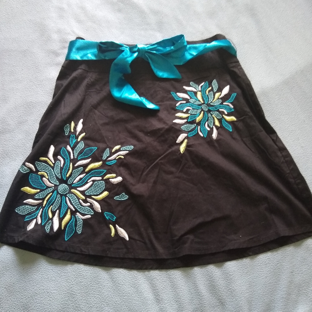 Black skirt with blue details